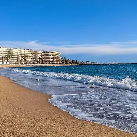 A St-raphael Avec Terrasse Et Parking, A 100m De La - Fr-1-226a-23 * Saint-Raphaël