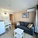 à St-raphaël Avec Terrasse Et Parking, à 100m De La - Fr-1-226a-23 * Saint-Raphaël