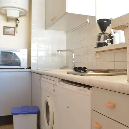 à St-raphaël Avec Terrasse Et Parking, à 100m De La - Fr-1-226a-23 Apartamento