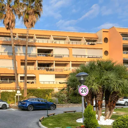 A St-raphael Avec Terrasse Et Parking, A 100m De La - Fr-1-226a-23 アパート Saint-Raphaël