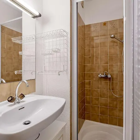 à St-raphaël Avec Terrasse Et Parking, à 100m De La - Fr-1-226a-23 *